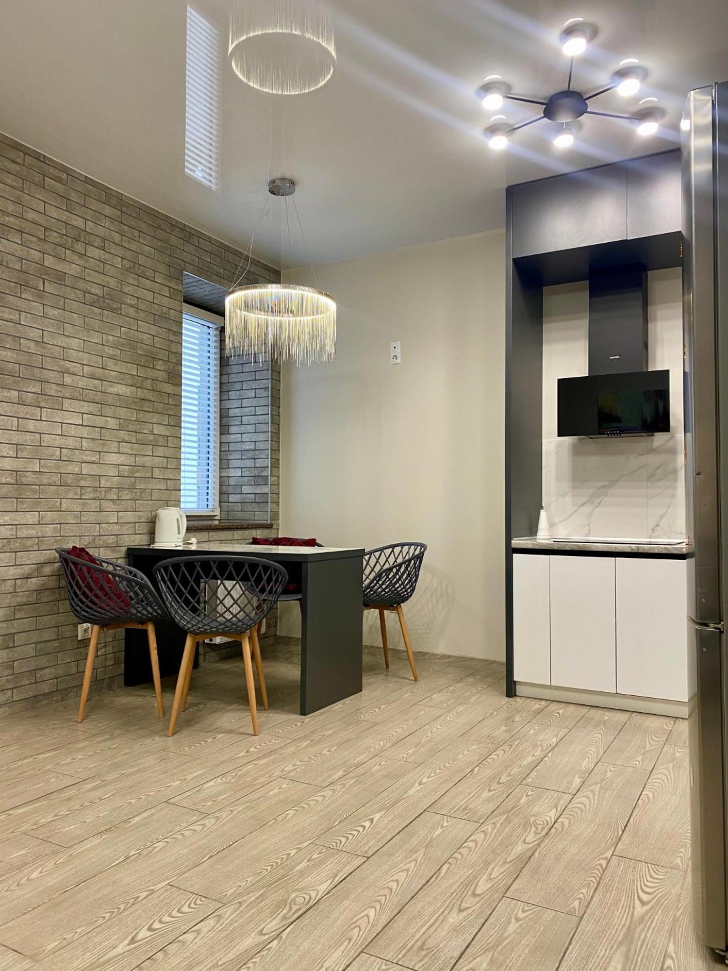 Vip Apartment У Центрі Міста, Новобуджк Театральний,Дуже Простора Rivne Zewnętrze zdjęcie