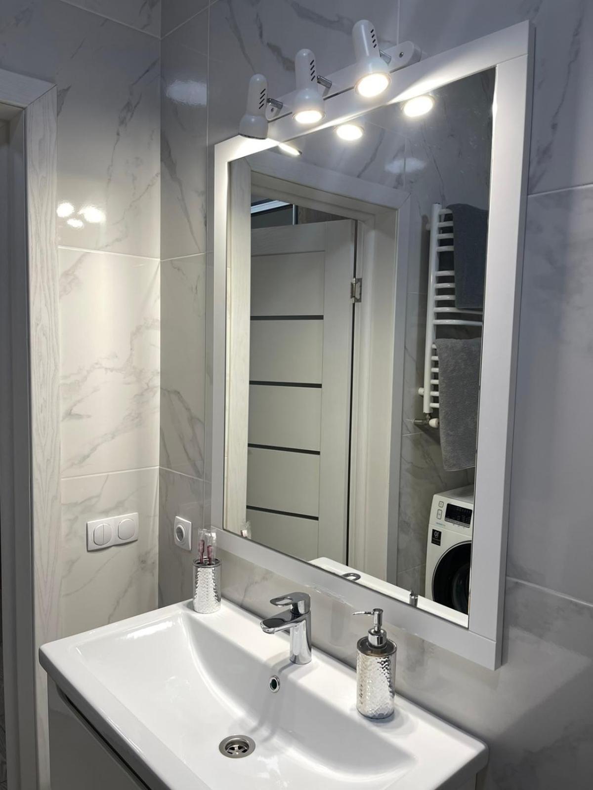 Vip Apartment У Центрі Міста, Новобуджк Театральний,Дуже Простора Rivne Zewnętrze zdjęcie