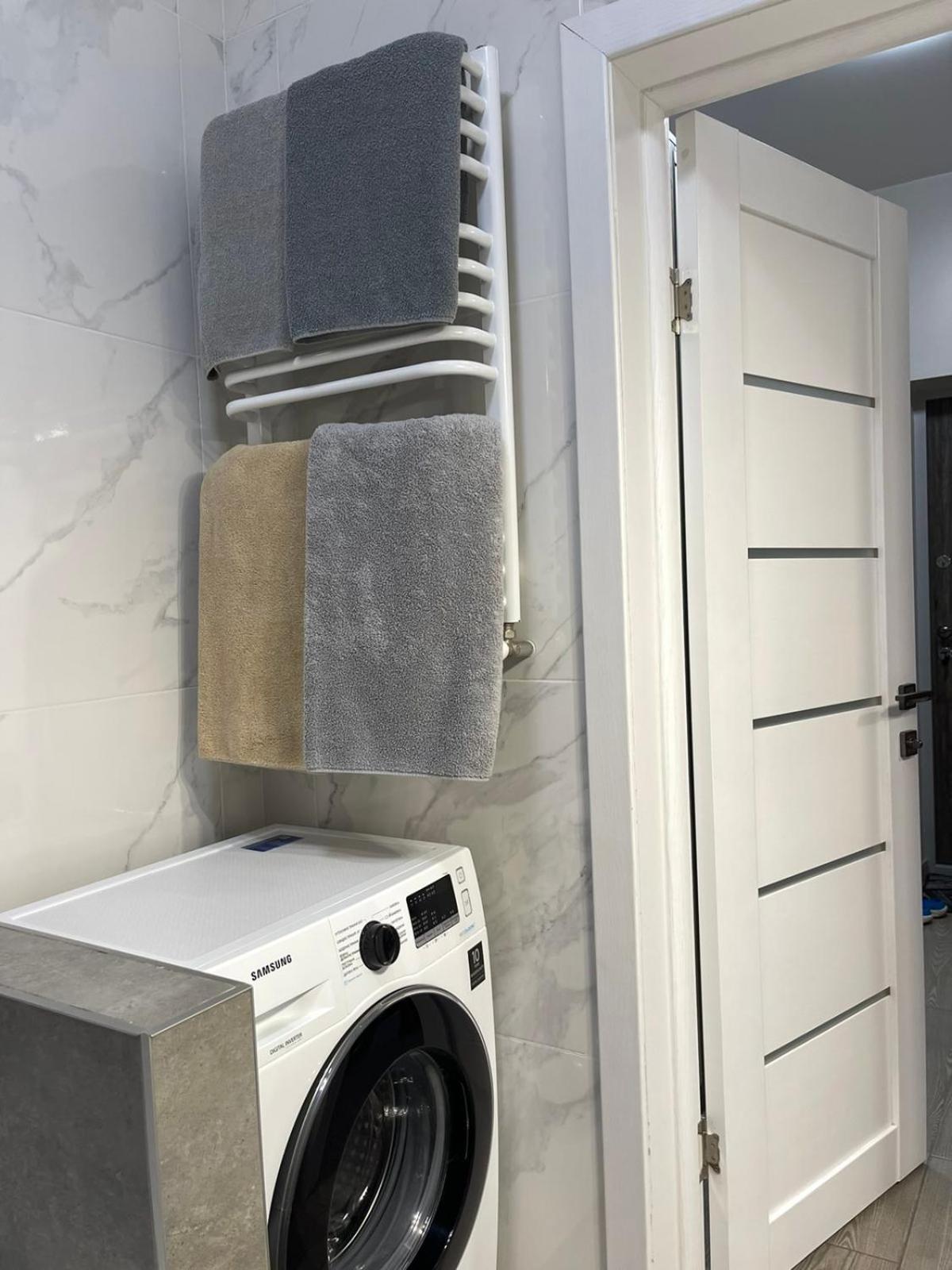 Vip Apartment У Центрі Міста, Новобуджк Театральний,Дуже Простора Rivne Zewnętrze zdjęcie