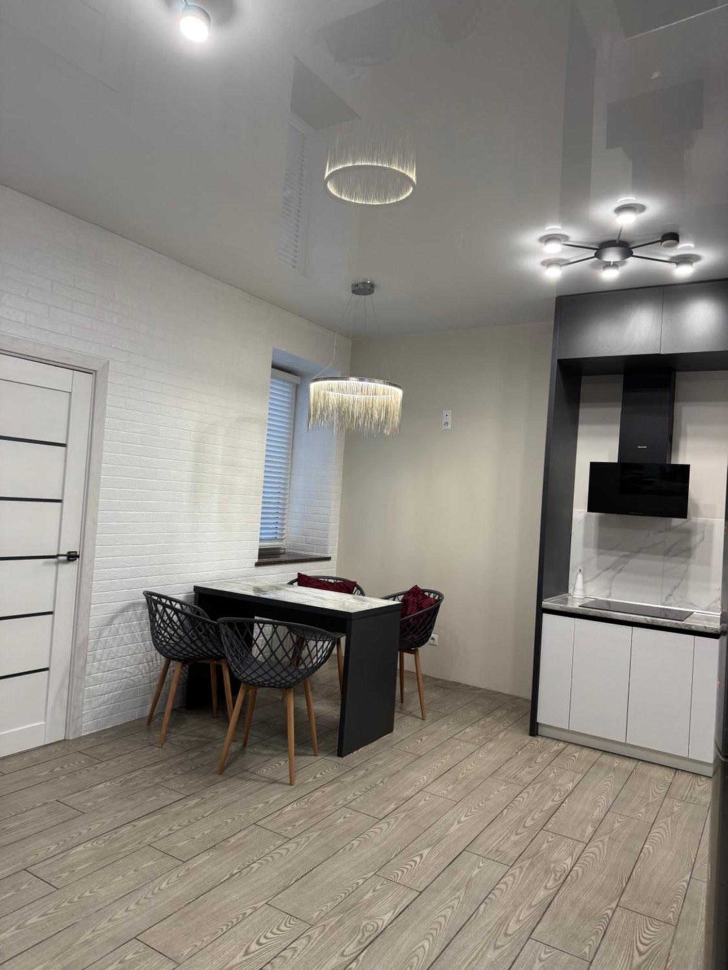 Vip Apartment У Центрі Міста, Новобуджк Театральний,Дуже Простора Rivne Zewnętrze zdjęcie