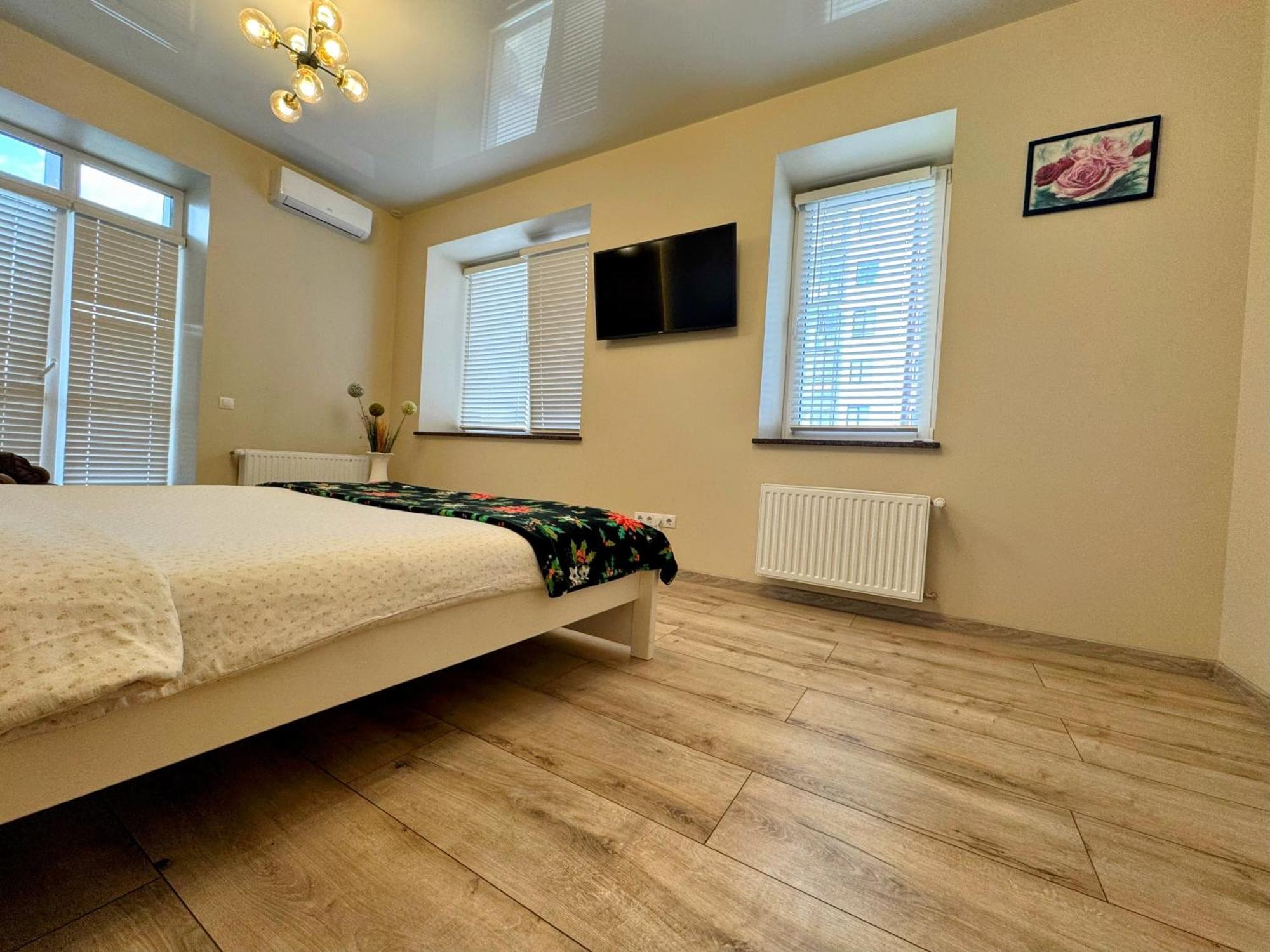 Vip Apartment У Центрі Міста, Новобуджк Театральний,Дуже Простора Rivne Zewnętrze zdjęcie