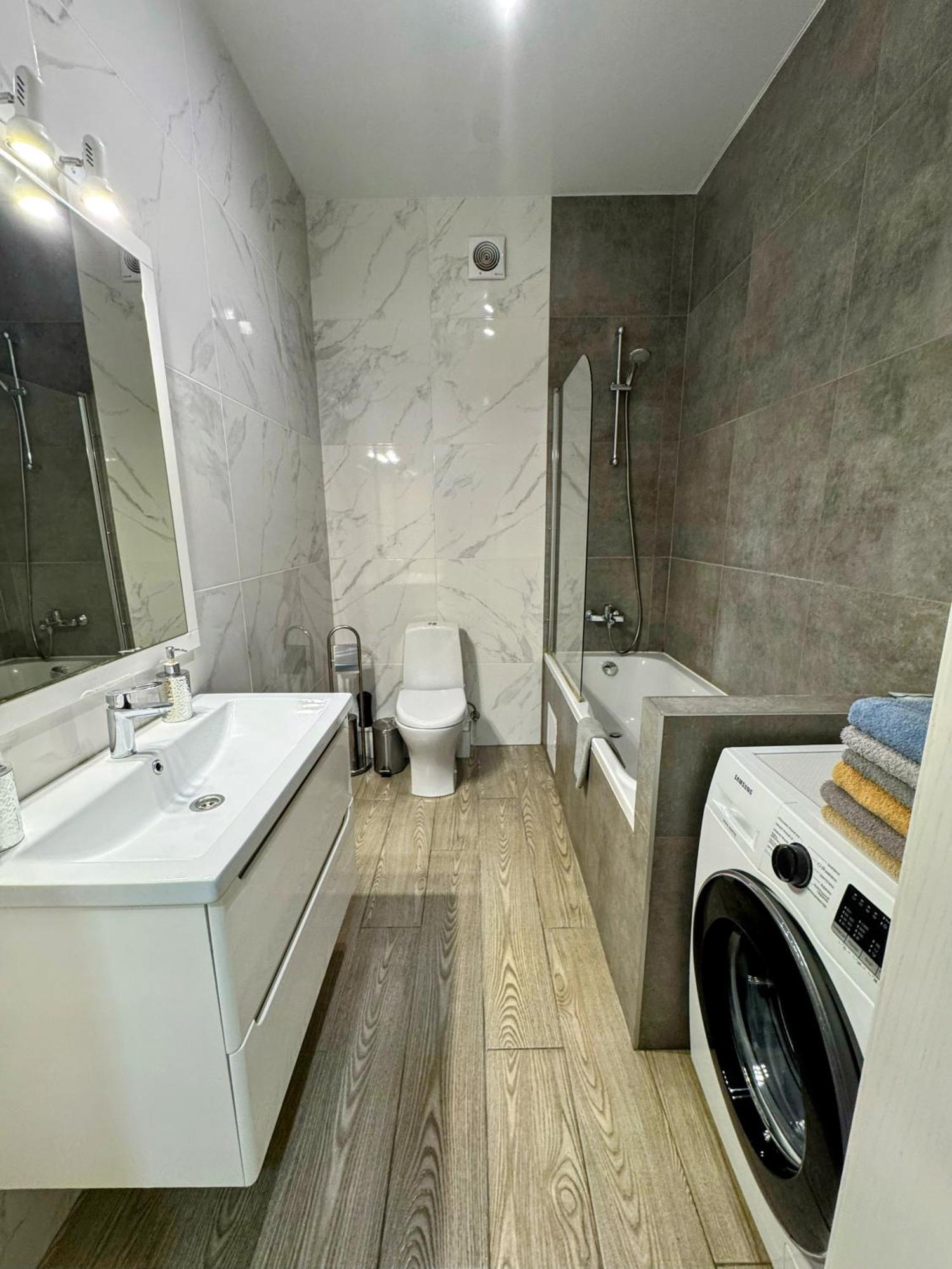 Vip Apartment У Центрі Міста, Новобуджк Театральний,Дуже Простора Rivne Zewnętrze zdjęcie