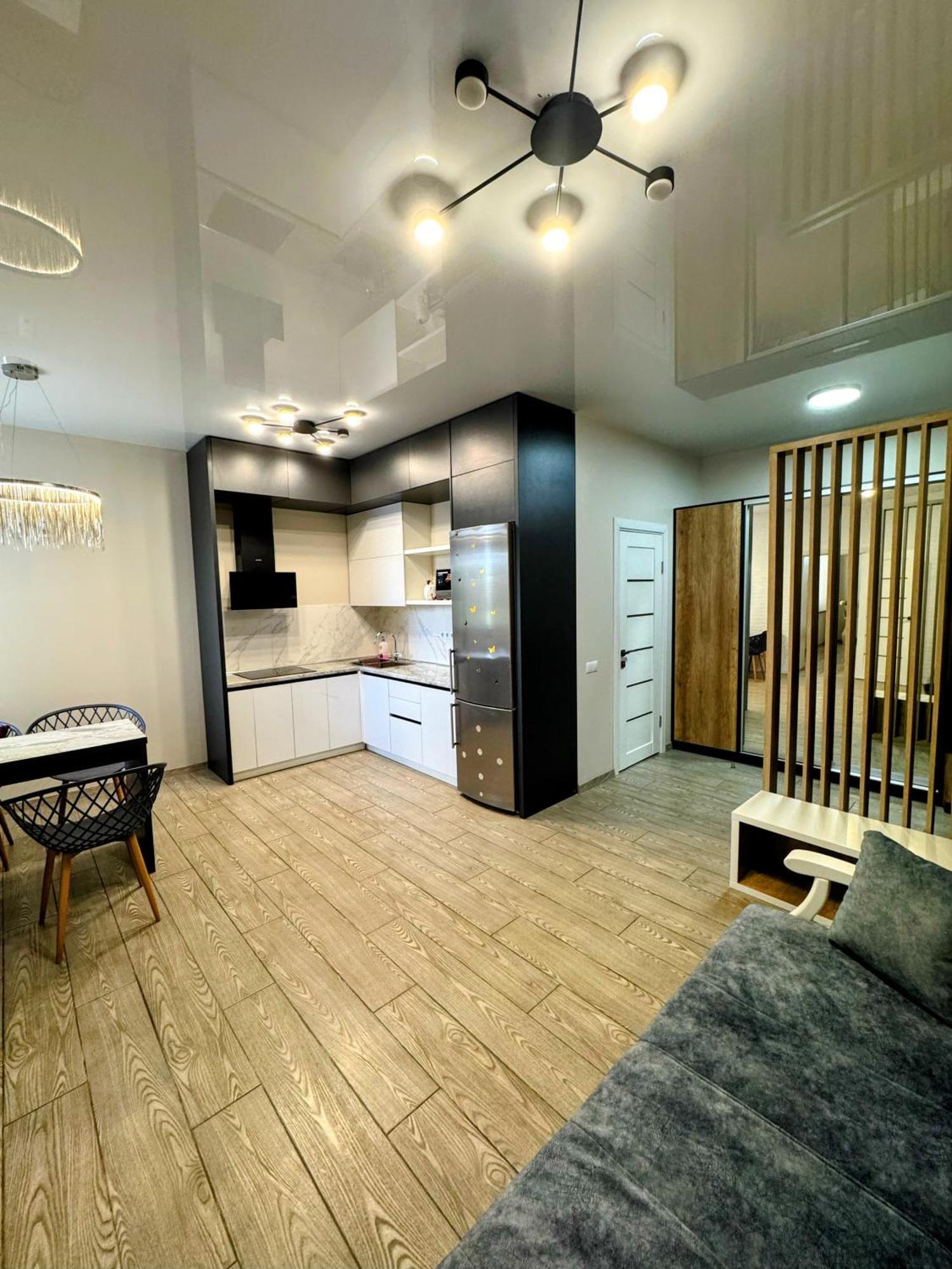 Vip Apartment У Центрі Міста, Новобуджк Театральний,Дуже Простора Rivne Zewnętrze zdjęcie